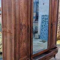 Armadio / Guardaroba in legno massello con ornamen