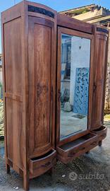 Armadio / Guardaroba in legno massello con ornamen