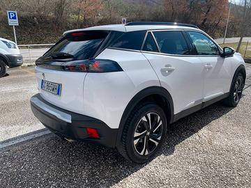 Peugeot 2008 1.5 BlueHdi 131cv allure Unipr full21