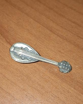 Oggetto in miniatura in argento.