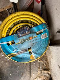 Tubo in gomma utile x giardino orto  e cantiere