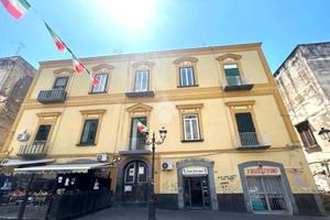 2 LOCALI A TORRE DEL GRECO