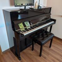 Pianoforte nero verticale