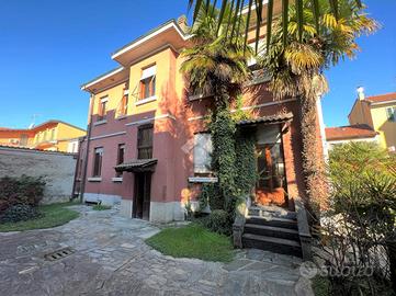 VILLA SINGOLA A CARUGATE