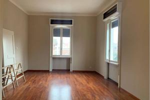 Appartamento di 160 m² con più di 5 locali a Reggi