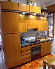 Cucina in rovere componibile