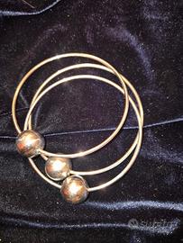 Tris di bracciali argentati con sfera 