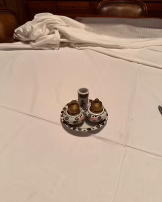 Set sale e pepe con piattino e porta stuzzicadenti