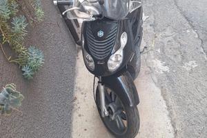 Moto piaggio carnaby 200