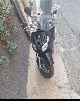 Moto piaggio carnaby 200