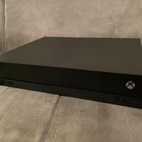 XBOX ONE X + 2 controller