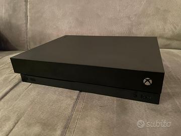 XBOX ONE X + 2 controller