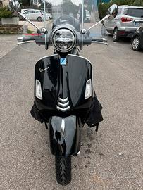 Piaggio Vespa 300 GTS Super