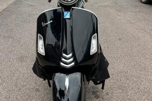Piaggio Vespa 300 GTS Super
