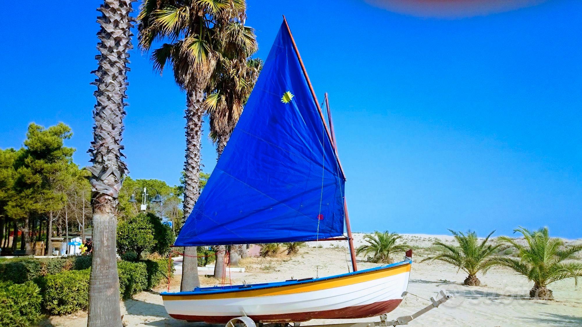 Dinghy — View photo 1