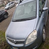 Auto Zaffira a metano 