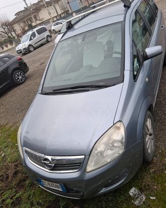 Auto Zaffira a metano 