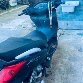 Yamaha x-max 250