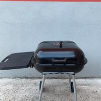 Barbecue a carbone con coperchio e doppia griglia