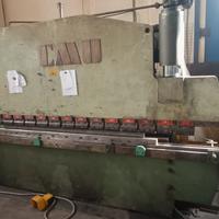 Piegatrice per lamiera