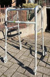 Deambulatore per anziani pieghevole con ruote