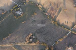 Terreno agricolo di 6 ha in posizione panoramica