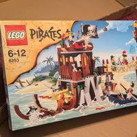 6253 LEGO Pirates Shipwreck Hideout Vintage 2008