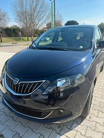 Lancia y ecochic ibrida