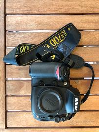 NIKON 700 ricondizionata con Obbiettivo