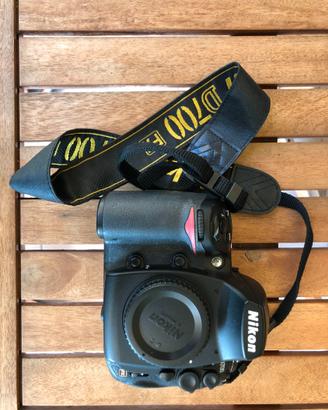 NIKON 700 ricondizionata con Obbiettivo