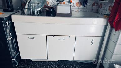 Lavandino in ceramica cucina