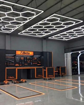 Illuminazione LED Esagonale per Officine e Carrozz