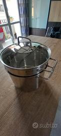 pentola WMF con scola pasta integrato  e coperchio
