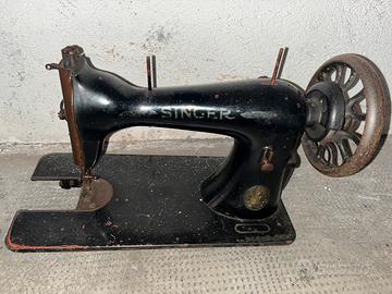 Macchina da cucire d'epoca Singer Classe 15