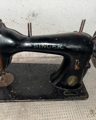 Macchina da cucire d'epoca Singer Classe 15