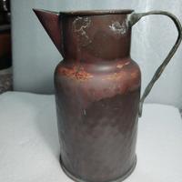 Brocca Antica in Rame Martellato a Mano