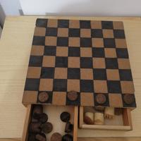 dama e scacchi in legno e sughero 