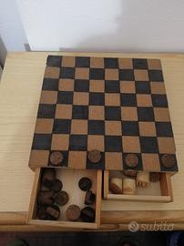 dama e scacchi in legno e sughero 