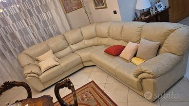 Divano  angolo 7 posti.