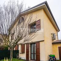 Villetta con giardino privato a Canolo di Correg