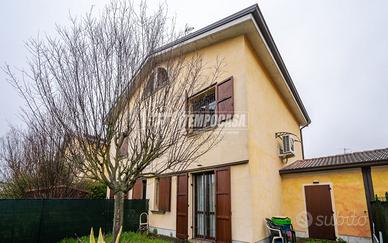 Villetta con giardino privato a Canolo di Correg