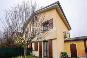 Villetta con giardino privato a Canolo di Correg