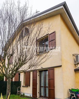 Villetta con giardino privato a Canolo di Correg