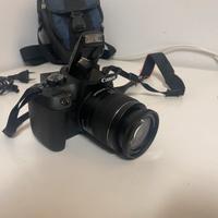 Fotocamera Canon EOS1300D con obiettivo 18-55