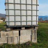 contenitore per giardino con mattoni per rialzo 