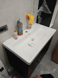 Lavabo con piccola sbeccatura