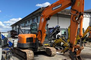 ESCAVATORE DOOSAM 85 ql.