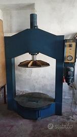 Pressa idraulica per uva