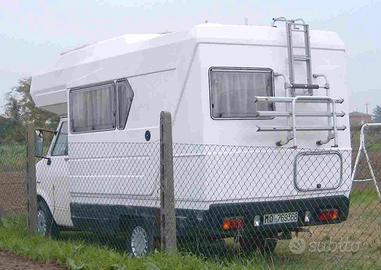 Camper mansardato Monoscocca in vetroresina