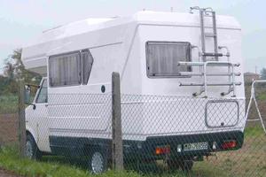 Camper mansardato Monoscocca in vetroresina